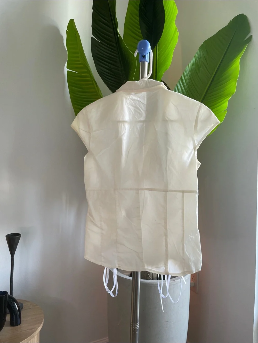 Charlotte Russe White Lace-Up Corset Style Cap Sleeve Top - Picture 4 of 4
